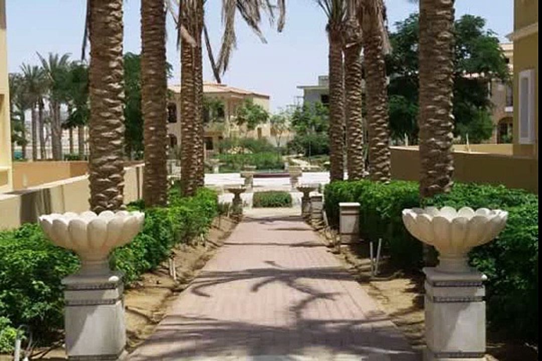 Seperate Villa With Swimming Pool For Sale in Hyde Park New Cairo