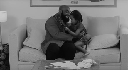 Kaaris change la couche de sa fille !