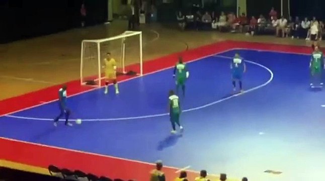 Falcao enchaine deux bicyclettes à la suite ! Dingue - Futsal