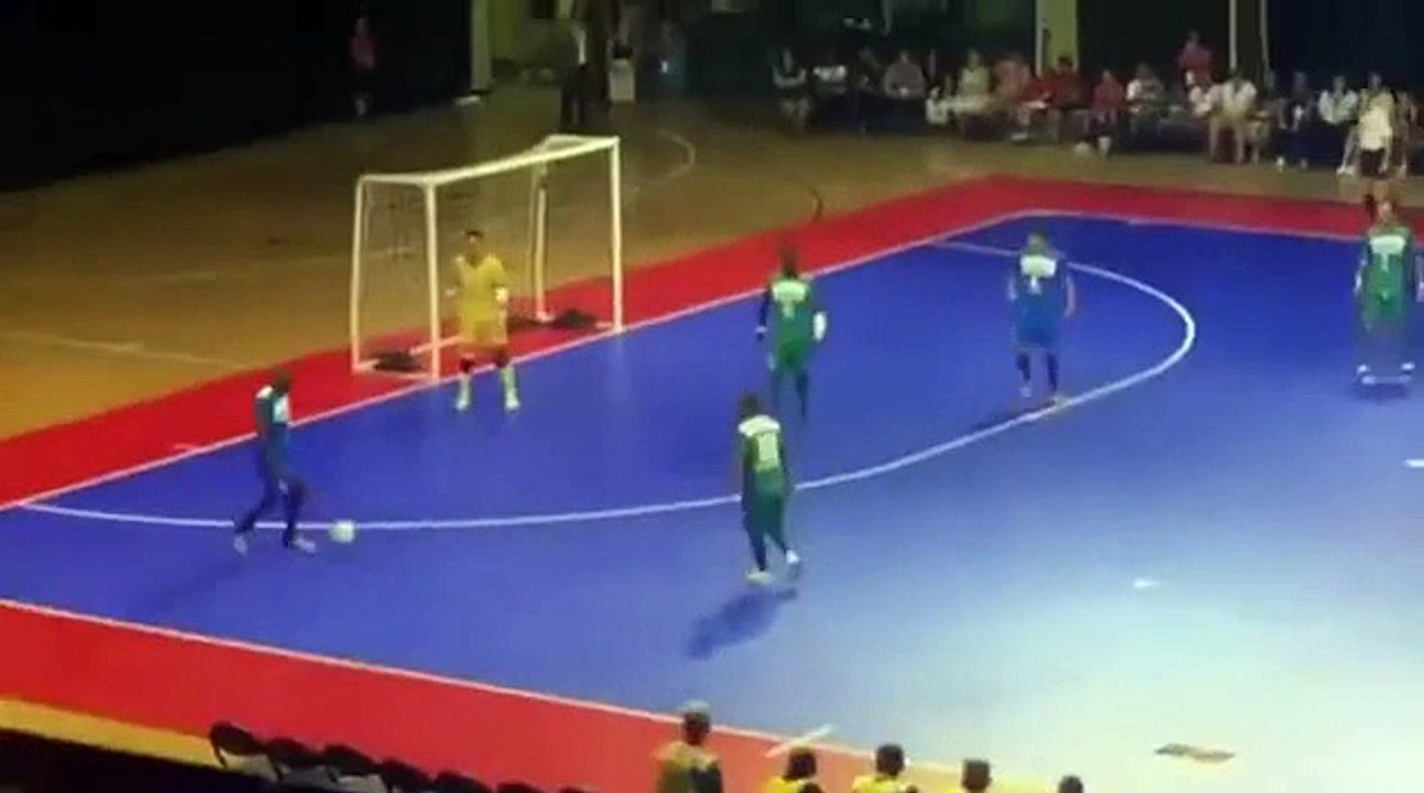 Falcao enchaine deux bicyclettes à la suite ! Dingue - Futsal