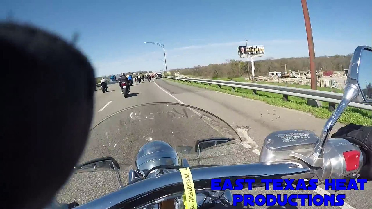 Un flic s'en prend à des Bikers innocents