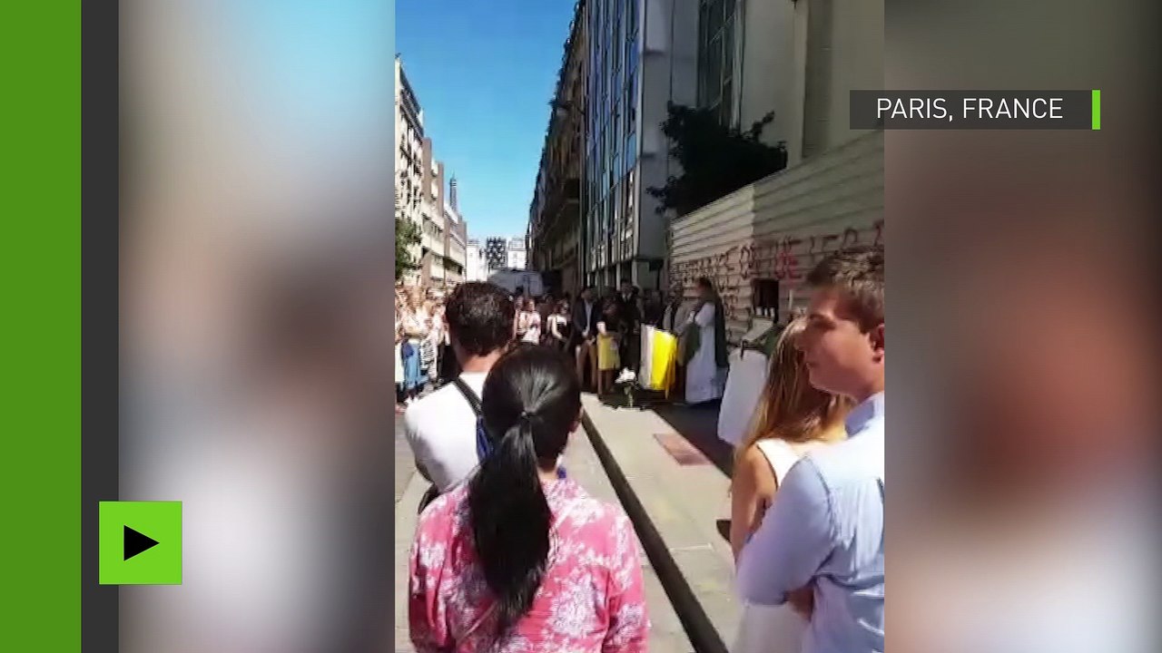 Devant l’église Sainte-Rita, une messe en plein air afin de prier pour sa sauvegarde