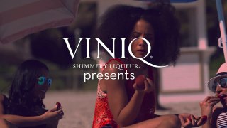 Viniq Shimmery Liqueur Cocktails: Glow Gin & Tonic