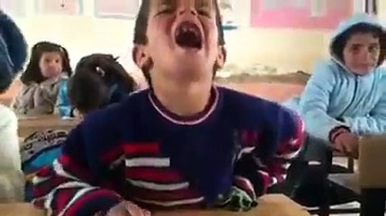Kötü Adam Gibi Gülen Çocuk