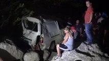 Antalya'da Kamyonet Uçuruma Yuvarlandı 2 Ölü, 9 Yaralı