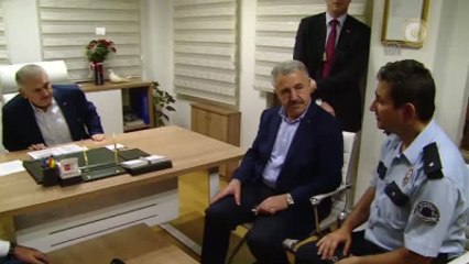 Tekrar) Başbakan Yıldırım, Çengelköy Polis Merkezini Ziyaret Etti - İstanbul