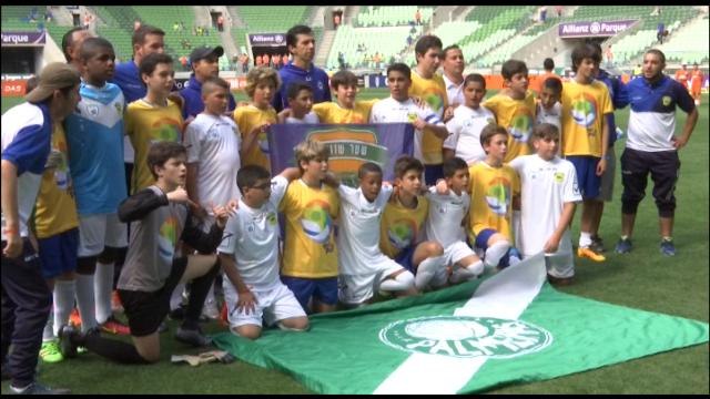 Niños de comunidades judías y árabes se unen en Brasil con un Gol por paz