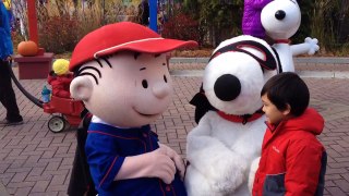 Oct. 25, 2015 Canada Wonderland - meeting Snoopy!