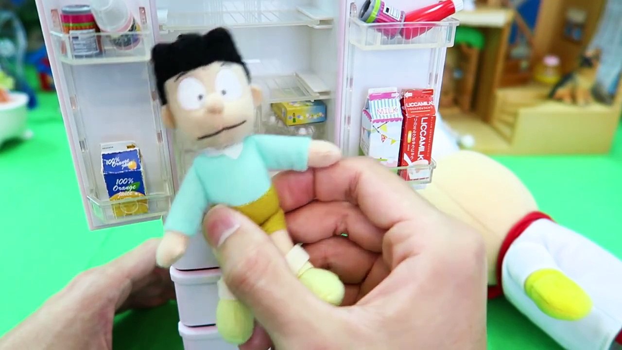 アンパンマン おもちゃアニメ 冷蔵庫サプライズ 中から出てきたものにビックリ スネオ ドキンちゃん カレーパンマン Surprise Fridge! Anpanman