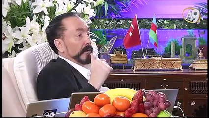 Hypocrieten proberen bekwaam en intelligent over te komen temidden van ongelovigen, en onbekwaam temidden van gelovigen