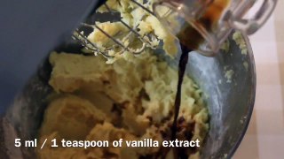 How to bake a vanilla cupcake || طريقتي في خبز الكاب كيك
