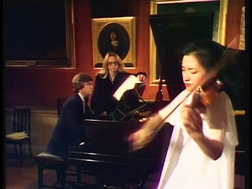 Kyung Wha Chung plays Brahms Hungarian Dance No.1