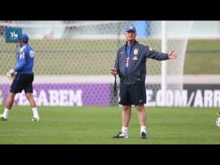 Felipão escolhe os titulares