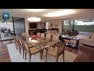 Imóvel "especial" têm vista privilegiada e construção que parece obra de arte