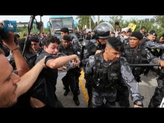 Seleção é recebida com protestos em Teresópolis