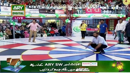 Man’s Pant Got Off in Fahad Mustafa’s Live Show While Doing Sit Ups