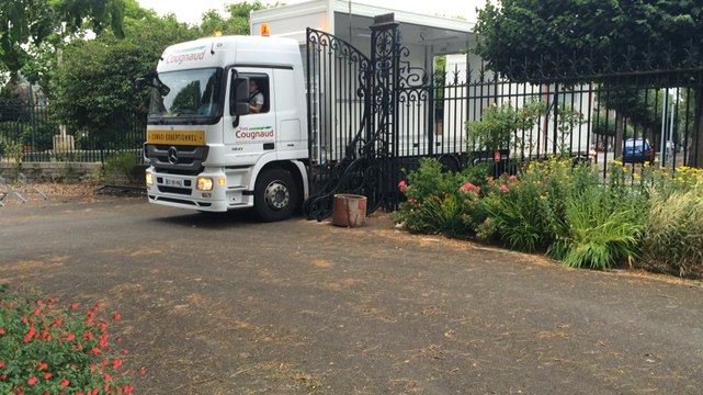 Un énorme bâtiment provisoire au lycée Renan