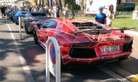 Une concentration de voitures sportives de luxe en face de l’hôtel Carlton à Cannes cet été !