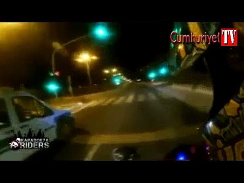 Polis, motorlu gençlerle yarıştı: Gençler kapışıyonuz mu?