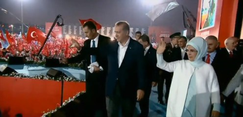 En Turquie, Erdogan soutenu par des centaines de milliers de personnes