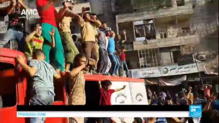 Syrie : des dizaines de Syriens dans les rues d'Alep célèbrent la victoire des insurgés