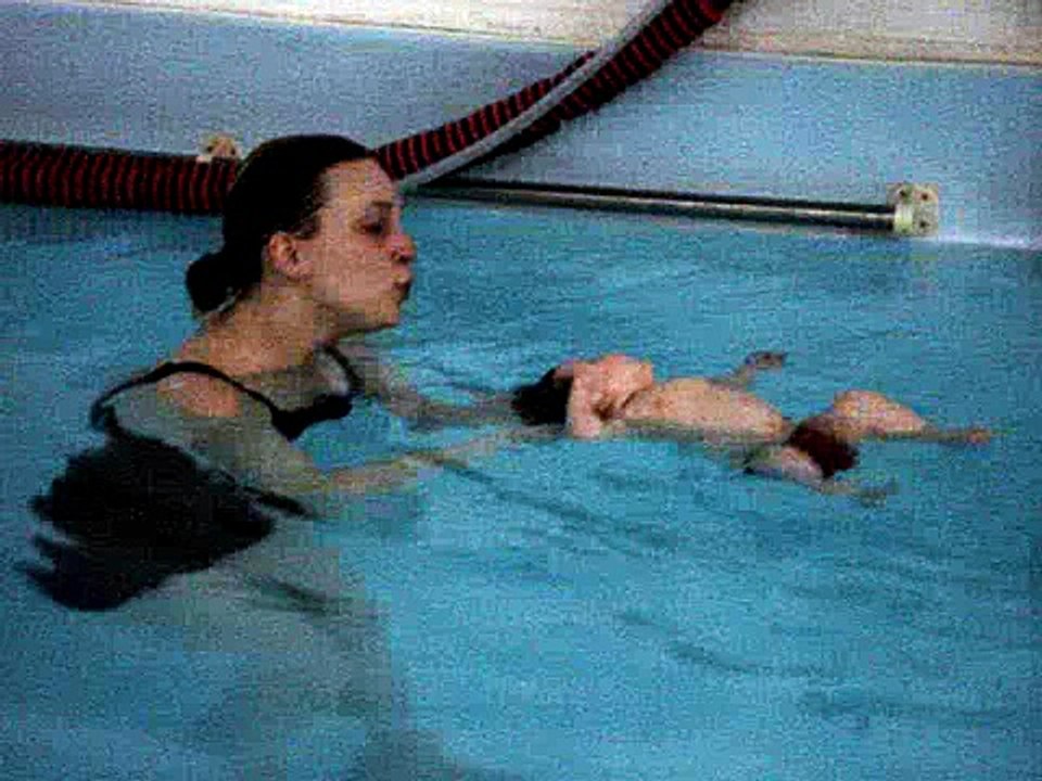 1ère séance bébé nageur (2 mois 1/2)