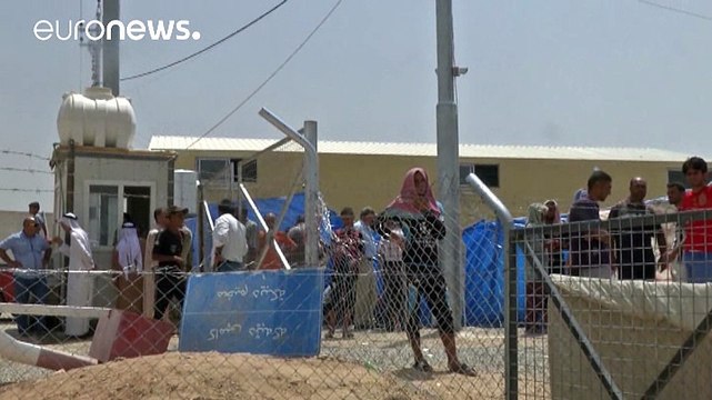 In northern Iraq, thousands flee Mosul campaign