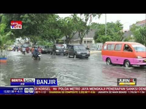 Hujan Deras Membuat Jalan di Semarang Kebanjiran