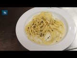 Como fazer cacio e pepe, massa com queijo e pimenta