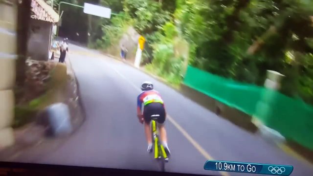 La chute très spectaculaire d'une cycliste néerlandaise aux JO de Rio