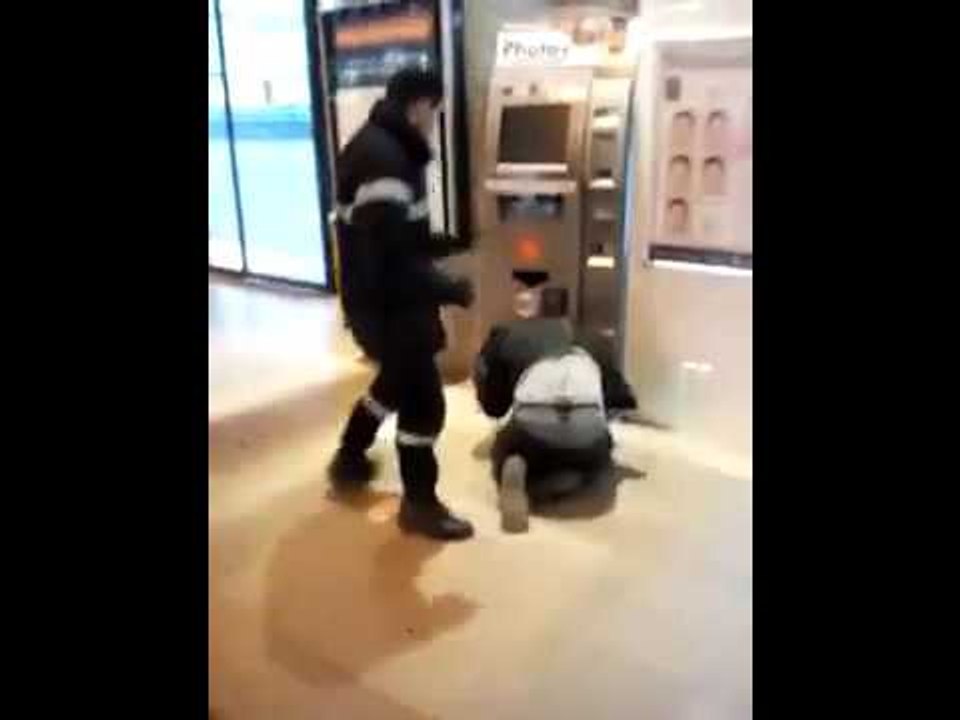 Un agent de sécurité frappe un SDF en gare d'Amiens