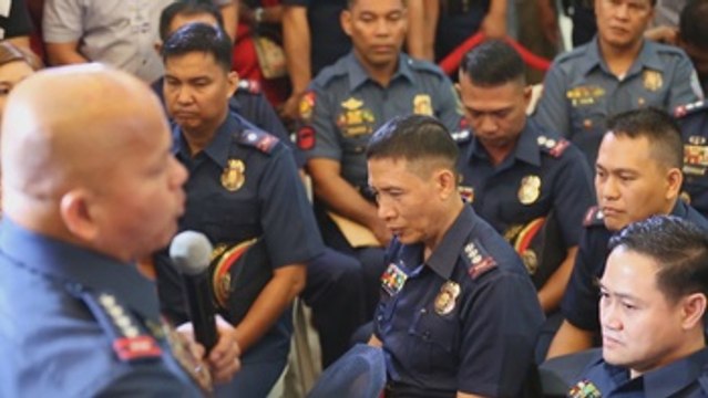 El jefe de la Policía de Filipinas se reúne con agentes sospechosos de narcotráfico
