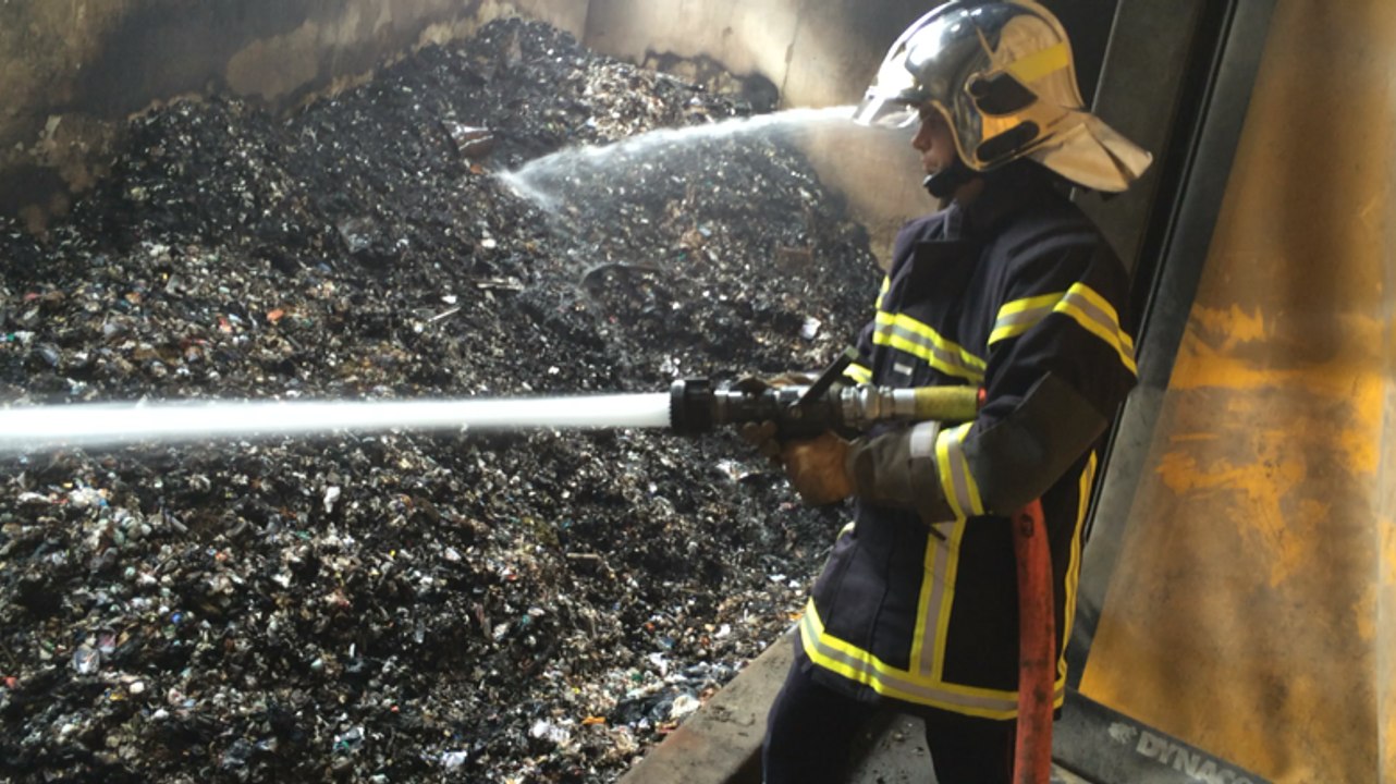 Après l'incendie, les pompiers sur place à Biopole
