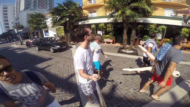 Friends Forever - Addio al celibato di Dennis