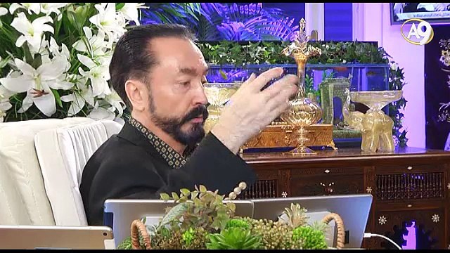 Bediüzzaman Hazretleri: Deccal ve emrinde olan Süfyan kendisini Allah gibi gösterecektir.