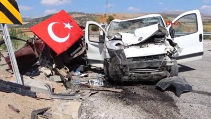 Isparta Otomobille Hafif Ticari Araç Çarpıştı: 1 Ölü, 3 Yaralı