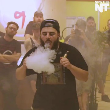 Champions de Vaping - Rond de fumée et figures de malade en vaping