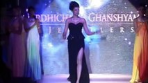 Sushmita Sen's OOPS MOMENT while walking on the ramp