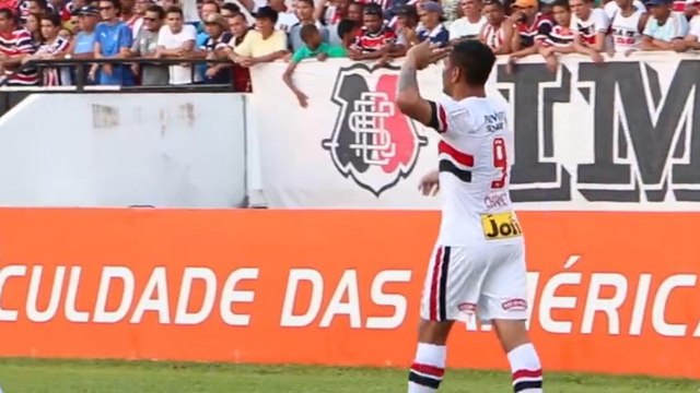 El Comandante! Chavez faz dois gols e garante vitória do São Paulo