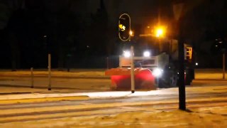 20/01/13 strooi en schuifwagens na sneeuwval Apeldoorn.