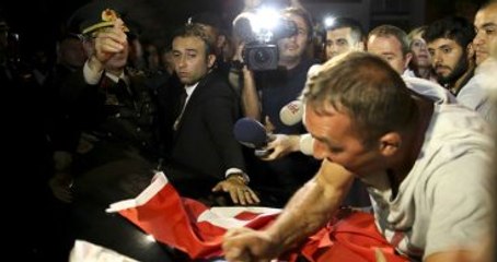 Enegelli Vatandaşın Darbeye Karşı Gösterdiği Tepki Akar'a Zor Anlar Yaşattı