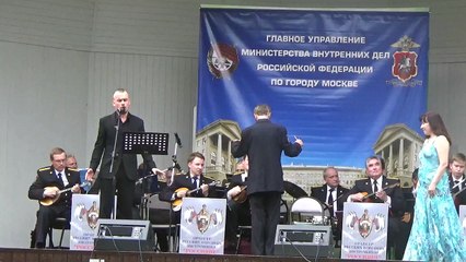 Оркестр Россияне,Константин Мошкин и ведущая