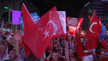 Kızılay Meydanı'nda "Demokrasi Nöbeti" Sürüyor