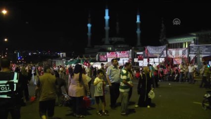 Cumhurbaşkanlığı Külliyesi Önünde "Demokrasi Nöbeti" Sürüyor