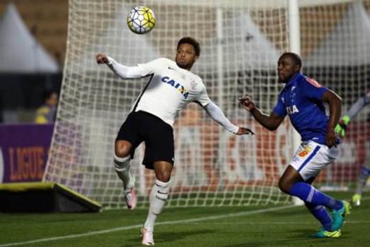 Corinthians empata com Cruzeiro em casa e perde a chance de virar o turno na liderança