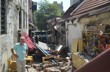 Karaköy'de Lokantanın Duvarı Yemek Yiyenlerin Üzerine Çöktü