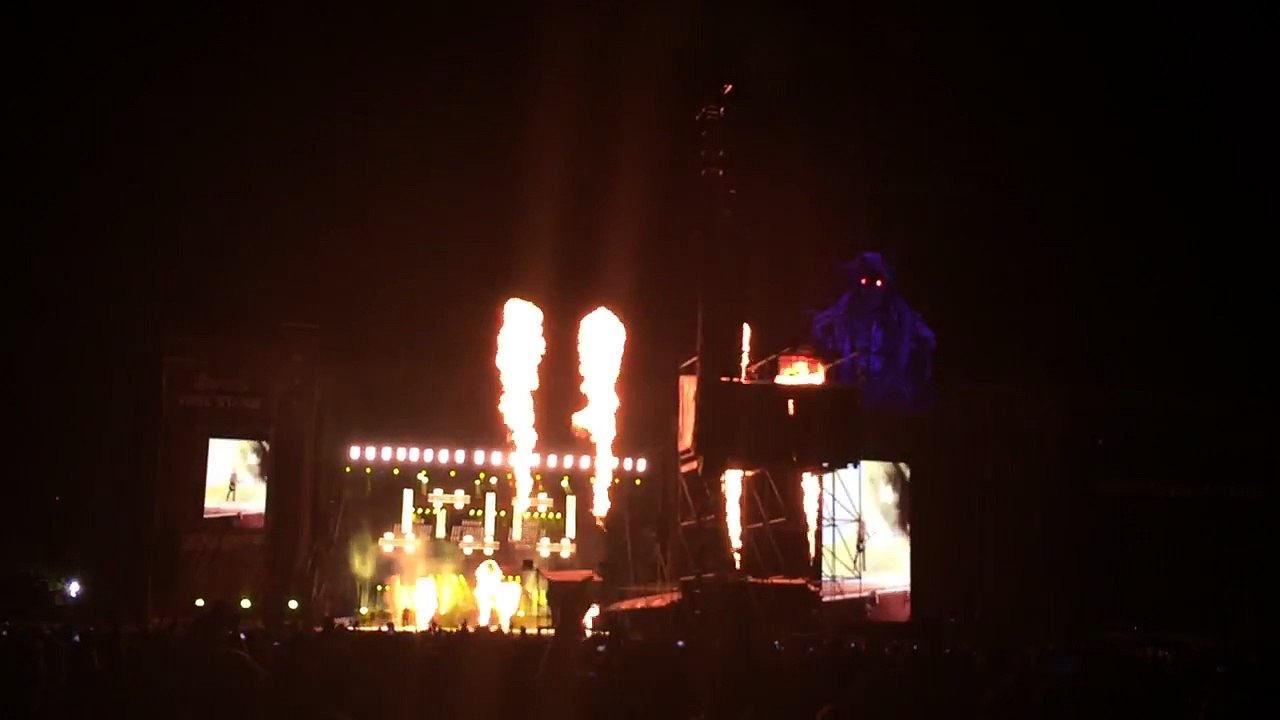 Rammstein - "Sonne" (en el Hell & Heaven 2016) 8:10