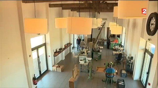 Les chaussons reviennent à la mode et ça peut coûter cher ! Regardez