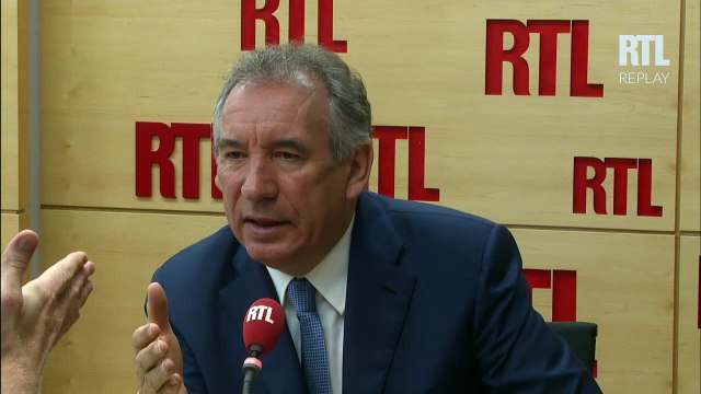 François Bayrou annonce qu'il soutiendra Alain Juppé s'il remportait la primaire de la droite