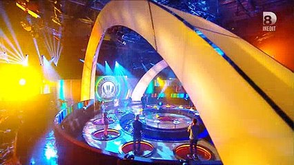 La première minute de "Still Standing", le nouveau jeu de D8 présenté par Julien Courbet